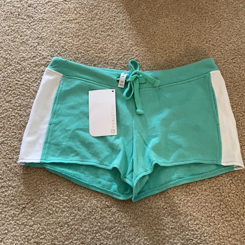 Fabletics shorts - Picture 3 of 8